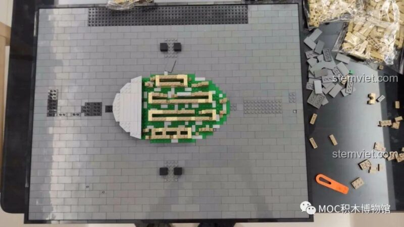 Quá trình lắp ráp phần móng của đồ chơi mô hình Colosseum 22002.