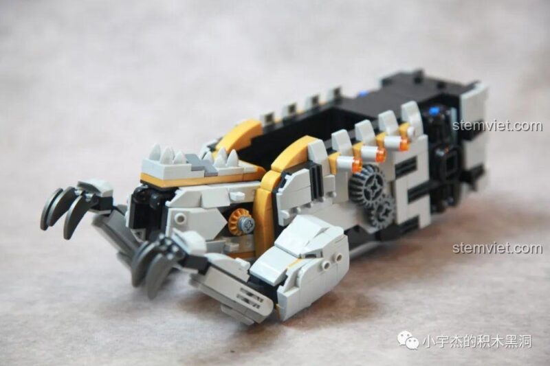 Quá trình lắp ráp phần thân của đồ chơi mô hình Khủng Long Máy Allosaurus 611015.