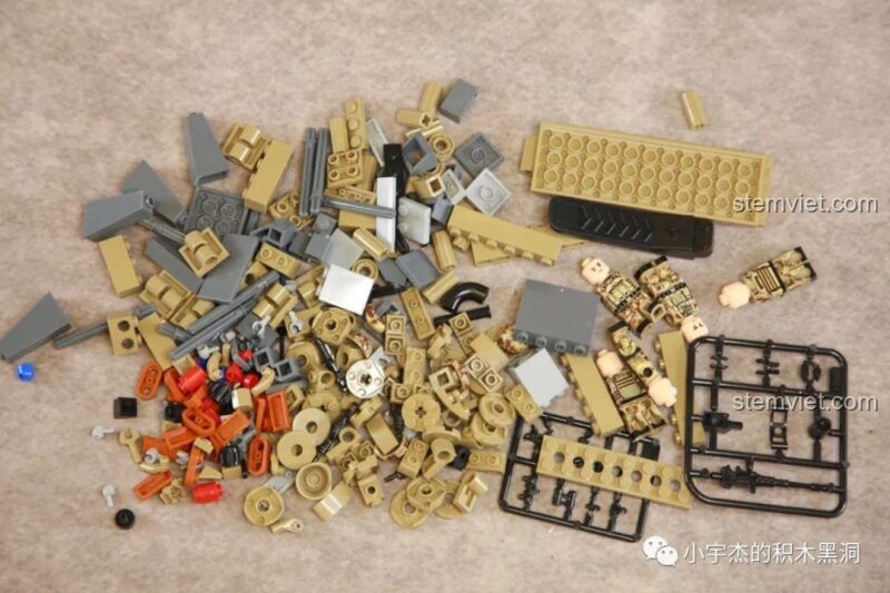Các chi tiết chung và xích xe trong bộ lắp ráp Panlos Brick 688008.
