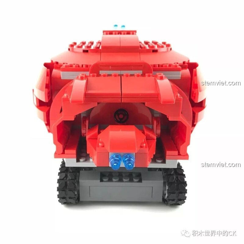 Nhìn từ bên hông, Tàu GUP-X Qman 3707 thể hiện sự vững chãi với hệ thống bánh xích.