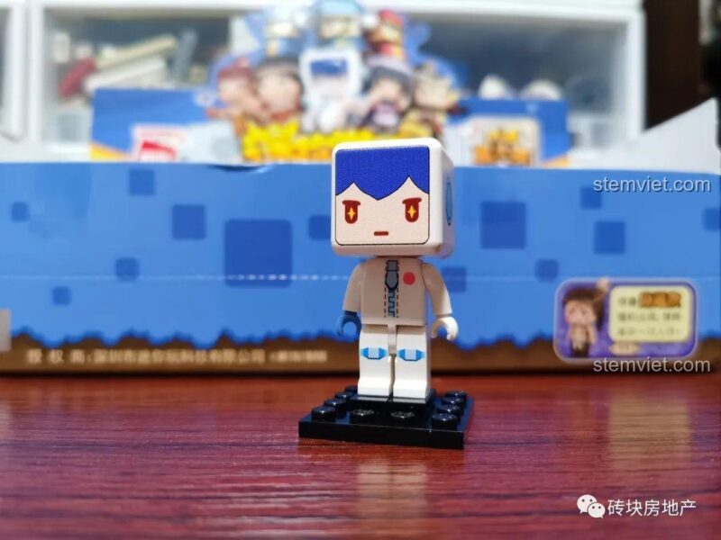 Figure Mini World Qman 4904 nhân vật Phi hành gia, một trong những mô hình độc đáo từ bộ sưu tập Liên Minh Hành Tinh, đồ chơi lắp ghép cho bé 6 tuổi.