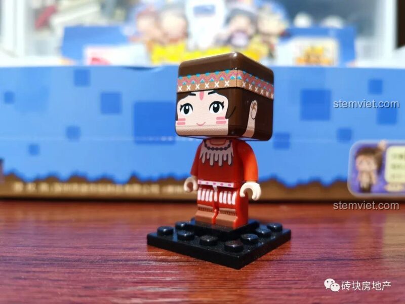 Bộ sưu tập nhân vật Mini World Qman 4904 với Phi hành gia, Gà con và các figure khác, đồ chơi mô hình hấp dẫn cho bé trai bé gái.