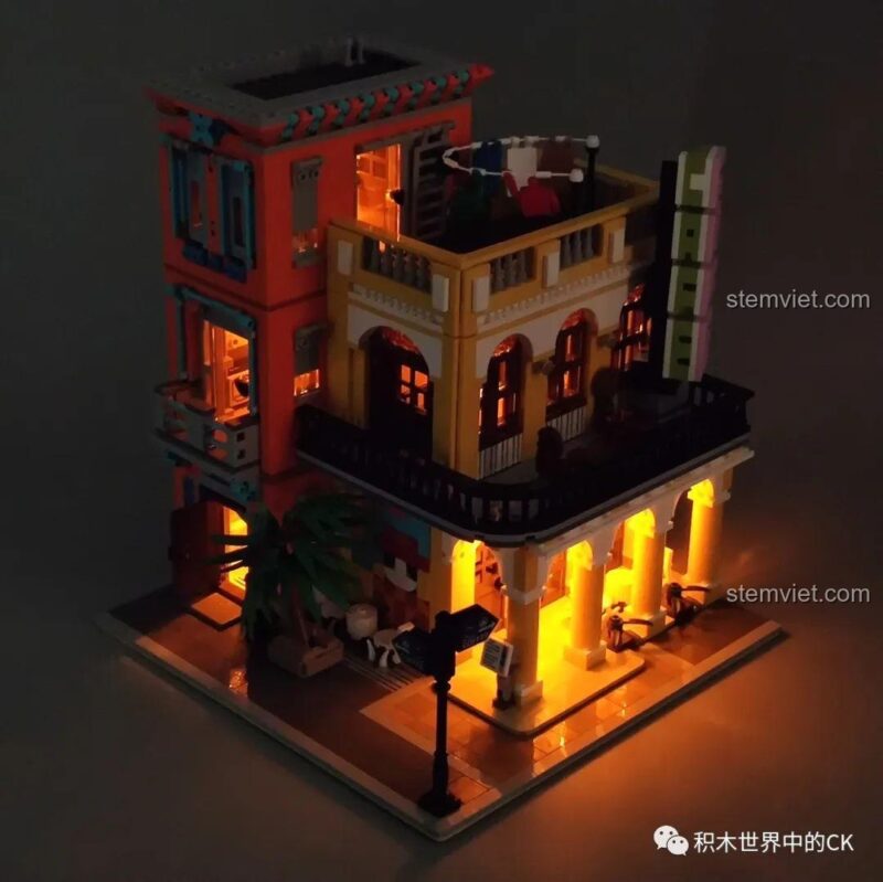 Góc nhìn khác của mô hình RAEL 10002 khi lên đèn.