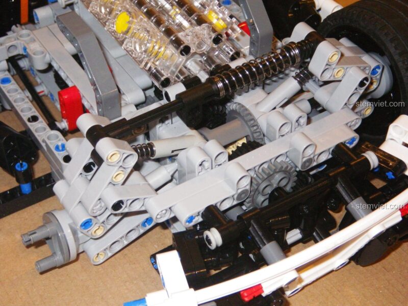 Nội thất và vô lăng của Koenigsegg One:1 Rebrickable, một mô hình giá tốt cho người đam mê.