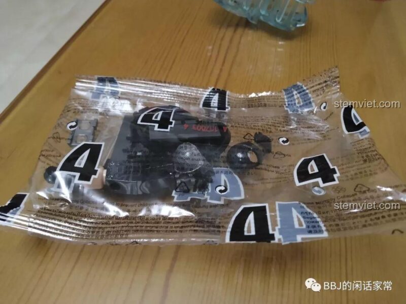 Túi linh kiện số 4 của bộ lắp ráp SEMBO 107003 Xe Vận Chuyển Quân Sự CN171, các mảnh ghép chất lượng.