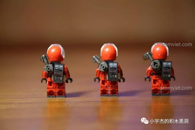 Toàn bộ 6 minifigure phi hành gia đi kèm bộ lắp ghép Sembo Block 107008 Xe tải vận chuyển CN373, đồ chơi xây dựng chất lượng cao.