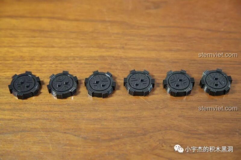 Khối phát sáng độc đáo trong bộ đồ chơi lắp ráp Sembo Block 107008 Xe tải chở quặng sắt, mang lại trải nghiệm thú vị cho con trai 6 tuổi.