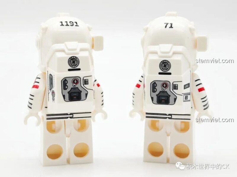 Mặt sau của hai minifigure trong bộ đồ chơi mô hình 107103.