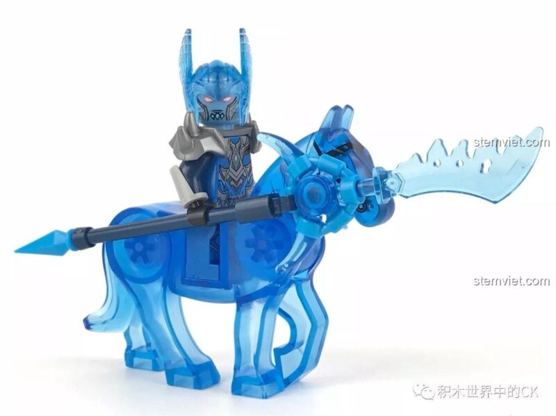 Minifigure Quan Vũ cưỡi ngựa pha lê trong bộ lắp ráp Sembo 11839.