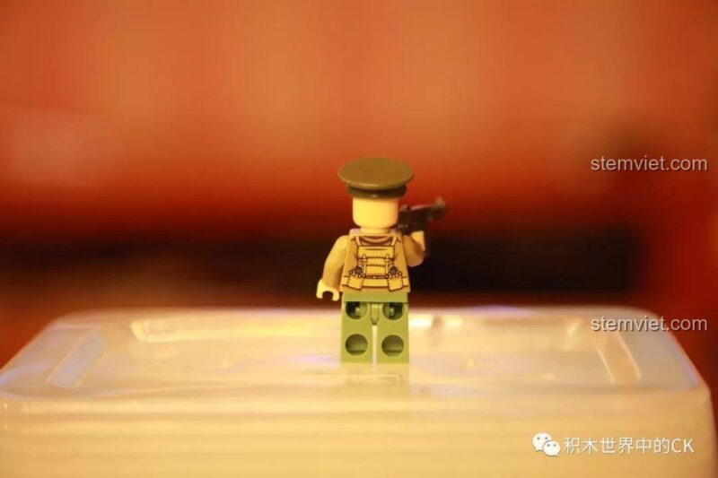 Lưng minifigure sĩ quan Mỹ của bộ đồ chơi SEMBO 12668, chất lượng cao, cho bé trai.