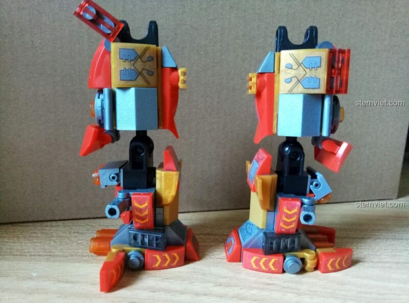 Hai chân của bộ xếp hình Hulkbuster 60001 nhìn từ phía sau, cho thấy cấu trúc khớp nối.