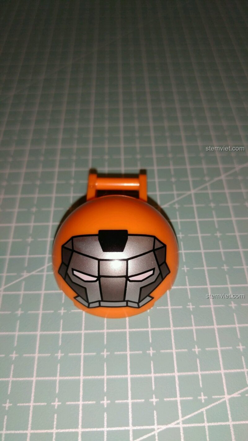 Chi tiết mặt nạ in sắc nét của Robot Hulkbuster MK36 trong bộ Sembo 60020.