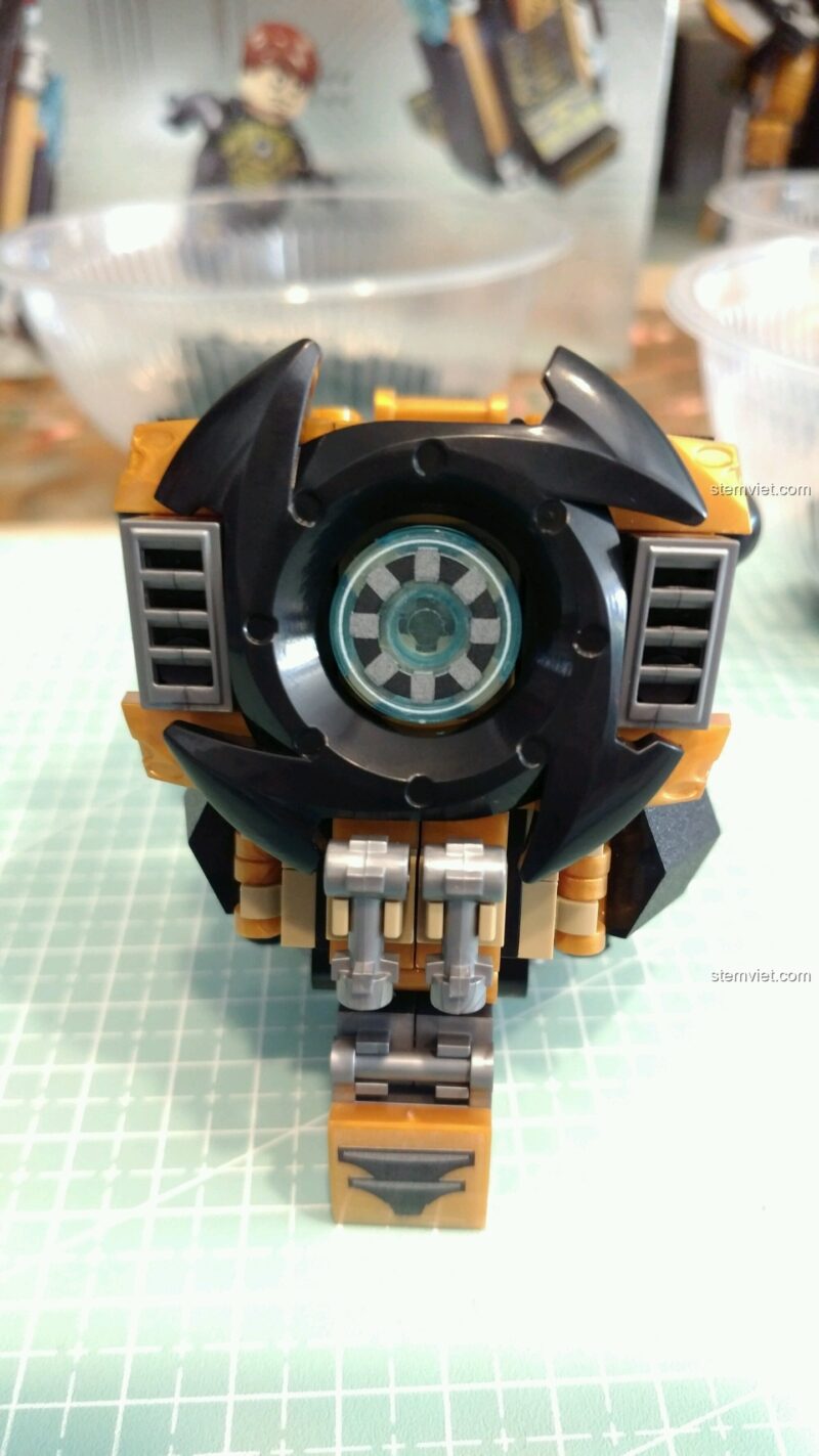 Lò phản ứng hồ quang trên ngực của Robot Người Sắt MK23 Sembo 60023.