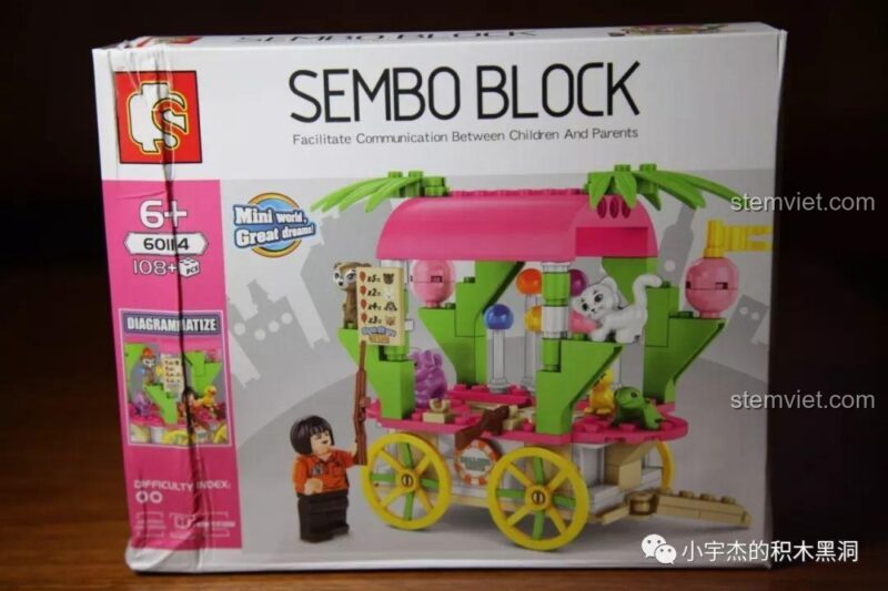 Hộp của mô hình xe trò chơi bắn bóng Sembo 601114, một phần của bộ sưu tập 601115, với 108 mảnh ghép.
