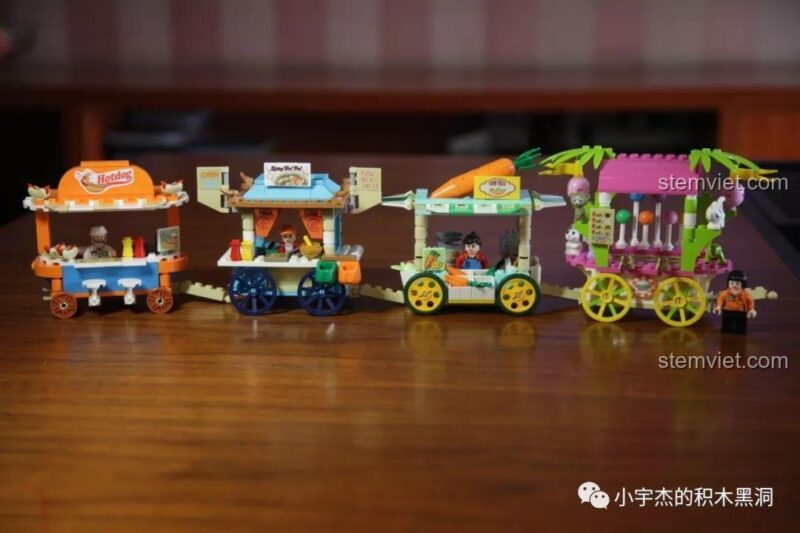 Cả 4 mô hình xe bán hàng rong mini Sembo 601115 được xếp cạnh nhau, sẵn sàng tạo thành một khu phố ẩm thực.
