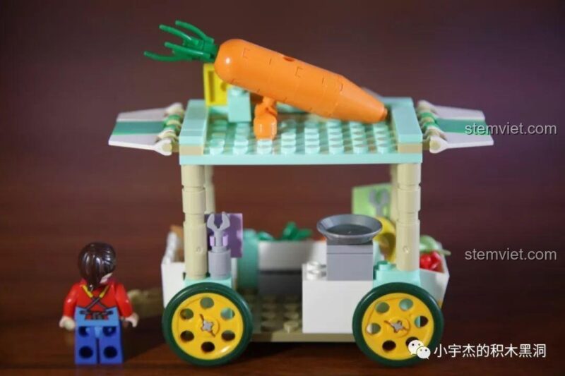 Mô hình xe bán rau củ Sembo 601116 với minifigure cô nông dân và các loại rau củ, hoa quả.