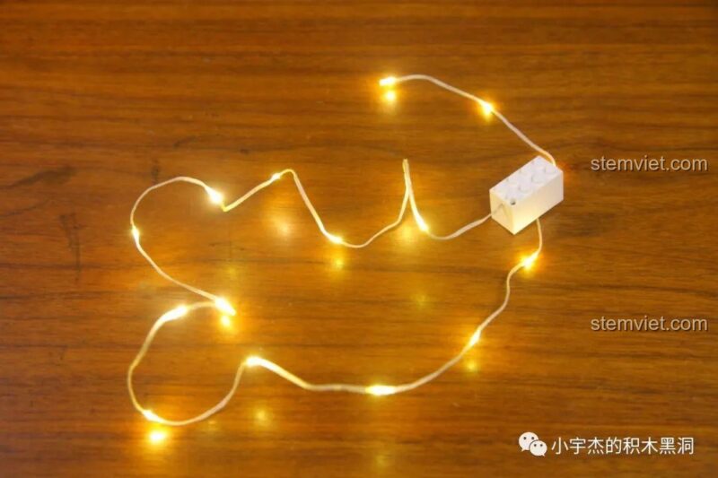 Dây đèn LED của bộ Sembo 601162, chất liệu mềm dẻo, dễ dàng uốn lượn.