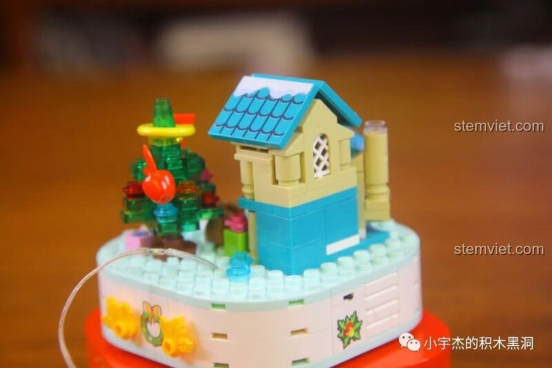 Mô hình hộp nhạc Sembo 601162 nhìn từ bên hông.