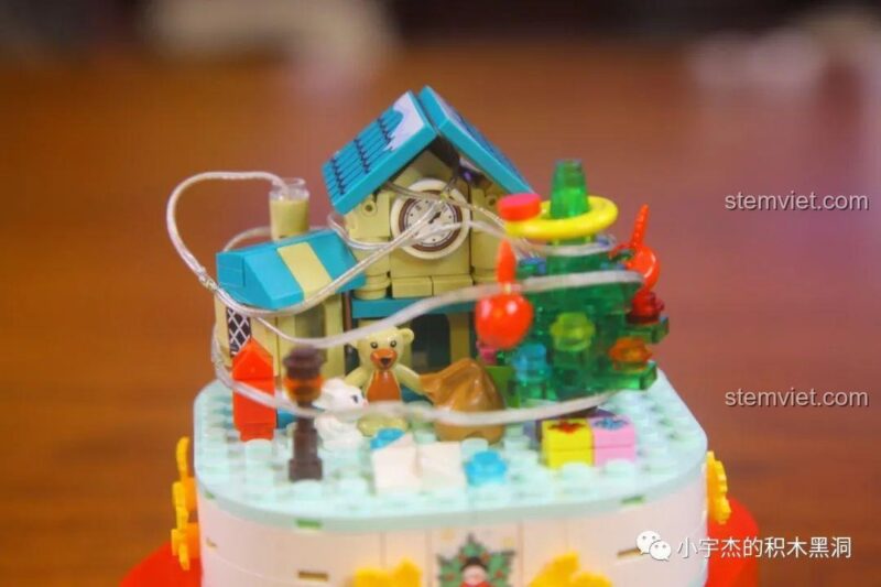 Mô hình hộp nhạc Sembo 601162 nhìn từ một góc khác.
