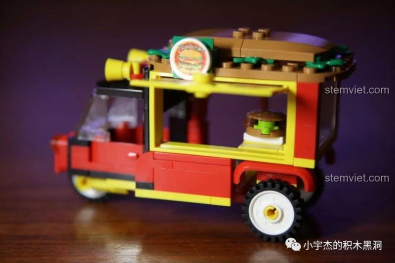 Phần đầu xe của đồ chơi mô hình Sembo 601206, thiết kế dạng xe ba gác.