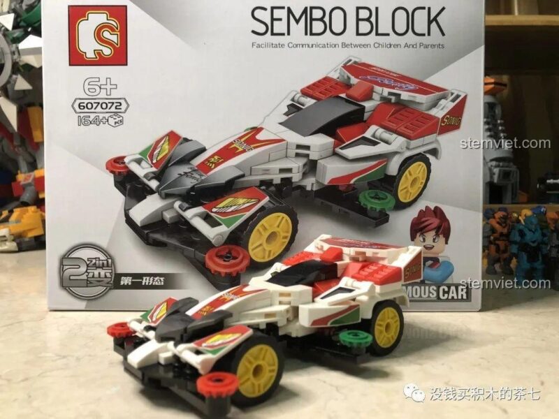 Mô hình Xe Đua Bão Âm Tốc Sembo 607072 sau khi lắp ráp hoàn chỉnh, màu trắng đỏ nổi bật, sẵn sàng cho mọi cuộc đua.