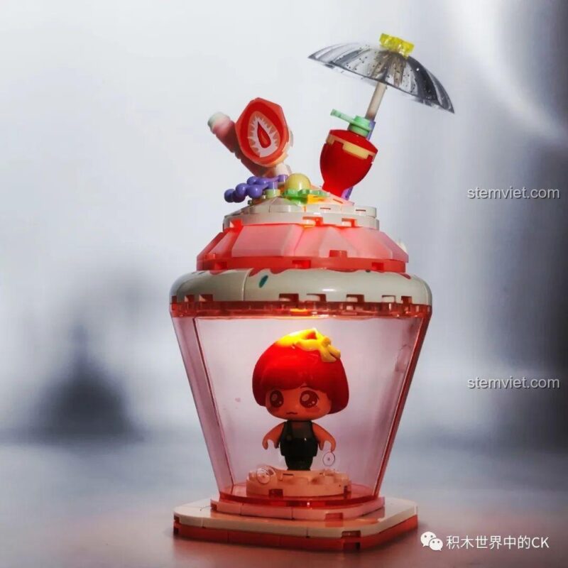 Mô hình Cốc Kem Dâu Tây Ngọt Ngào SEMBO 615011 có đèn LED sáng rực rỡ, bộ đồ chơi 144 mảnh ghép, phù hợp bé gái 6 tuổi, chất lượng cao