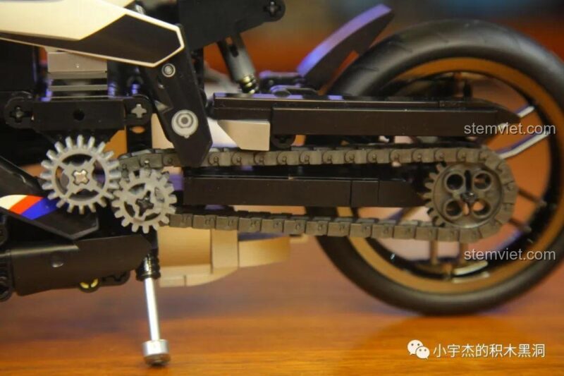 Cận cảnh hệ thống truyền động xích của SEMBO Mô tô phân khối lớn BMW, tính năng cơ khí độc đáo, tăng trải nghiệm chơi.