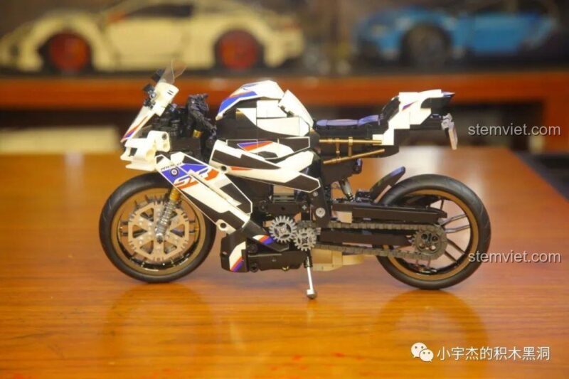 Mô hình bộ lắp ghép Xe đua BMW S1000TT với chân chống đã được lắp, sẵn sàng trưng bày, đồ chơi giá rẻ.