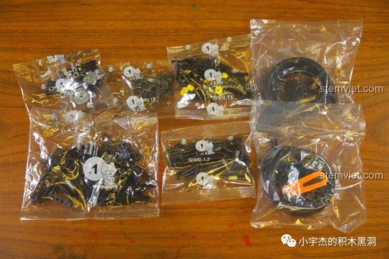 Túi linh kiện số 1 của đồ chơi lắp ghép Mô tô BMW S1000TT, chứa các mảnh ghép ban đầu cho quá trình lắp ráp.