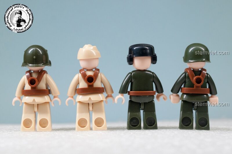 Đồ chơi lắp ráp Xe bọc thép quân sự Sluban M38-B0696 với các minifigures nhìn từ phía sau