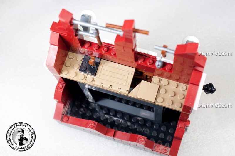 Pháo binh quân sự 0696 Sluban M38-B0696 với nội thất pháo đài đổ nát