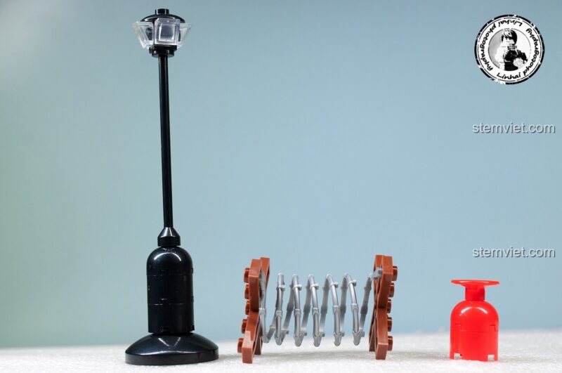 Bộ lắp ghép Trận chiến Stalingrad Sluban M38-B0696 với các phụ kiện đèn đường, hàng rào và bình chữa cháy