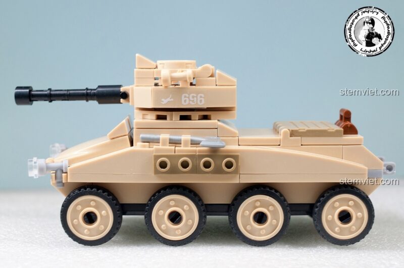 Trận chiến Stalingrad M38-B0696 Sluban với mô hình xe bọc thép Sd.Kfz.234 nhìn từ bên cạnh