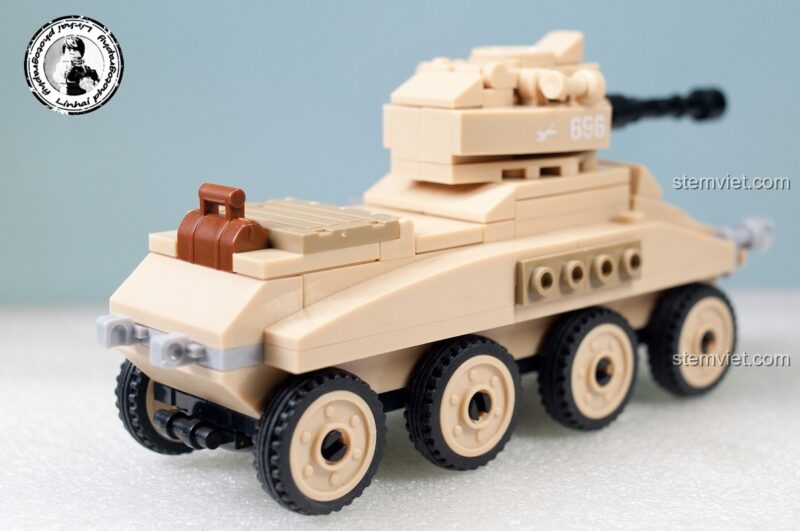 Xe bọc thép quân sự 696 Sluban M38-B0696 với xe bọc thép Sd.Kfz.234 nhìn từ góc khác