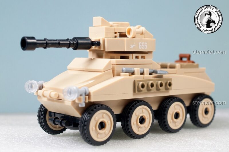 Mô hình chiến tranh Thế giới II B0696 Sluban M38-B0696 với xe bọc thép Sd.Kfz.234 nhìn từ góc trước