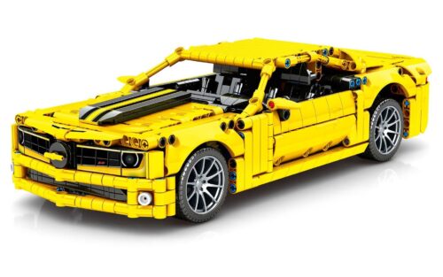 Mô hình hoàn thiện của bộ lắp ráp SY 8617 Siêu xe Chevrolet Camaro màu vàng rực rỡ, một món đồ chơi mô hình SY hấp dẫn cho bé trai 6 tuổi.