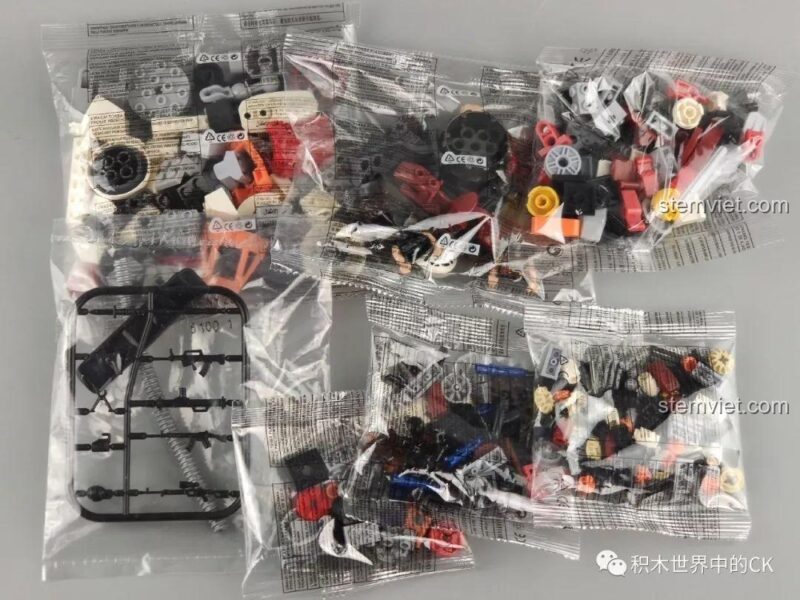 Mặt sau sách hướng dẫn đồ chơi Winner 5100 Robot Chiến Đấu Kẻ Cướp Bóc, giới thiệu các mẫu khác trong series.