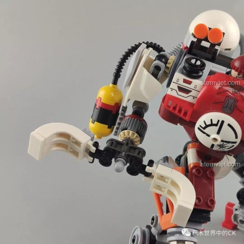 Cận cảnh khớp nối tay của mô hình Robot Chiến Đấu Kẻ Cướp Bóc Winner 5100, cho phép tạo nhiều tư thế chiến đấu.