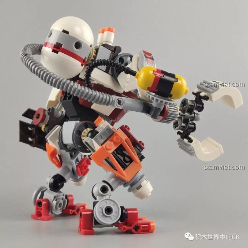 Góc nghiêng khác của mô hình Robot Chiến Đấu Kẻ Cướp Bóc Winner 5100, thể hiện chi tiết khớp nối và vũ khí.