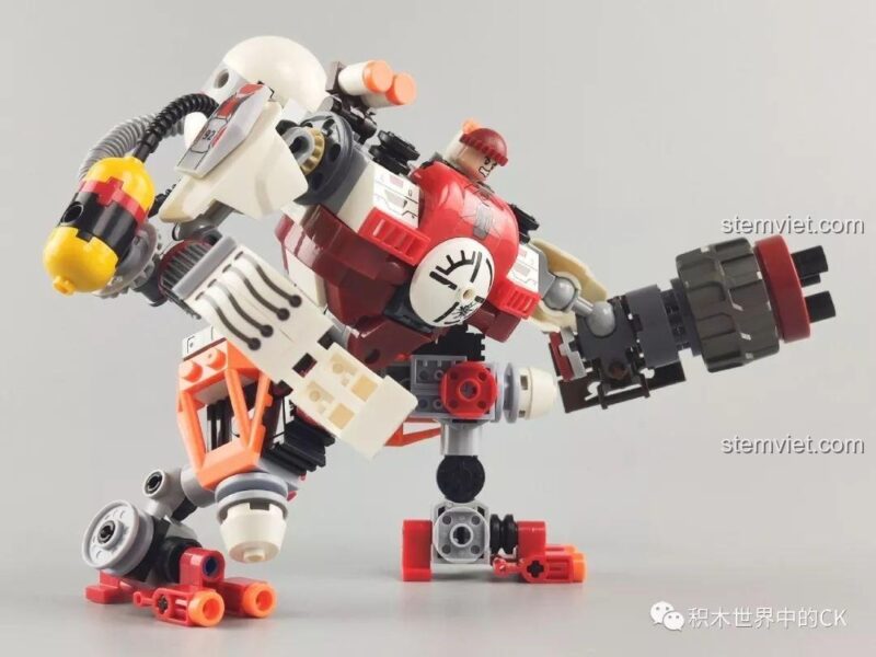 Góc nhìn khác về thiết kế chân của mô hình Robot Chiến Đấu Kẻ Cướp Bóc Winner 5100, thể hiện sự chắc chắn.
