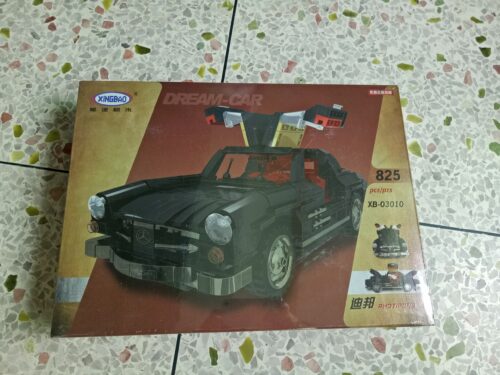 Hộp sản phẩm bộ lắp ráp Xe Cổ Mercedes Benz 300SL Xingbao XB-03010, một món đồ chơi mô hình xe hơi cổ điển cho bé trai 8 tuổi.