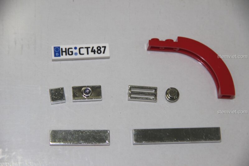 Cận cảnh các chi tiết mạ chrome sáng bóng của bộ lắp ráp Xe đầu kéo Mỹ 03012.