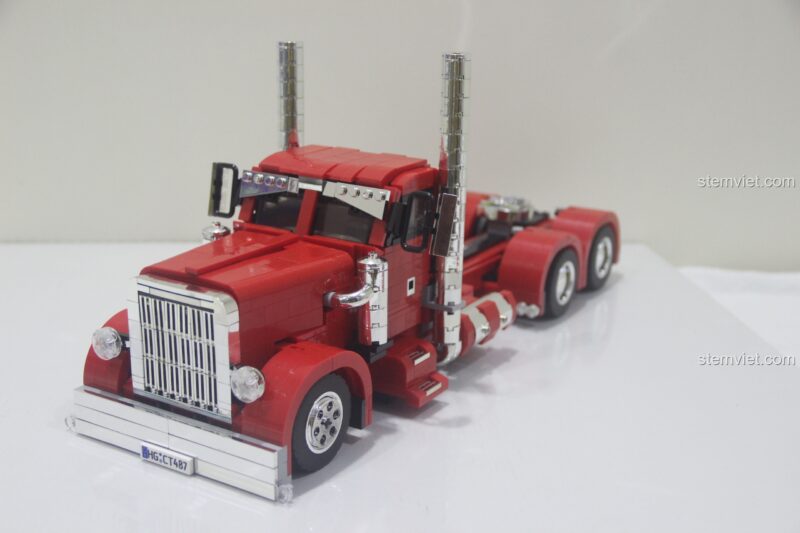 Mô hình hoàn chỉnh của bộ lắp ráp Xe Đầu Kéo Peterbilt 379, một món đồ chơi giá tốt.