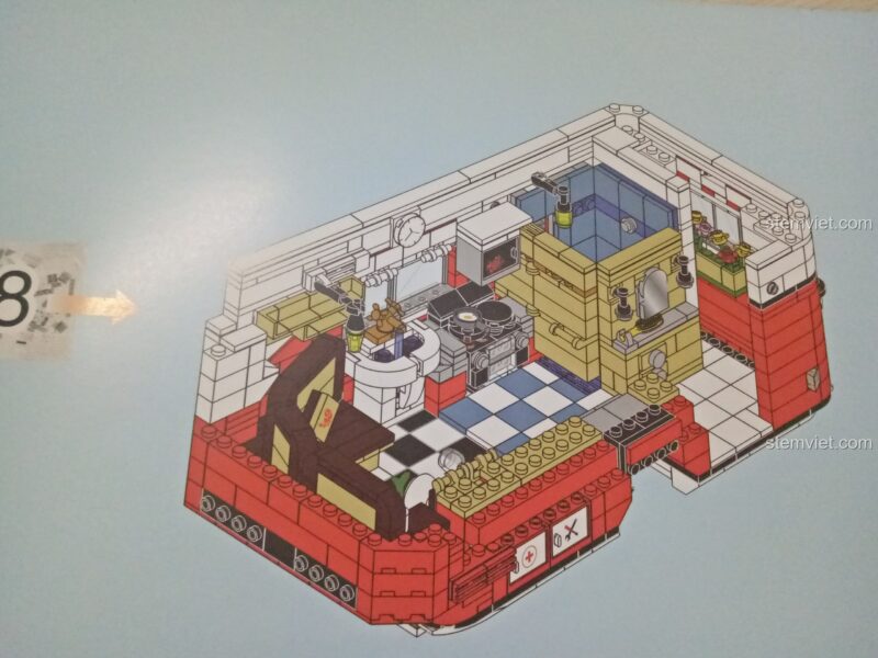 Các túi chi tiết để hoàn thiện nội thất nhà moóc với sofa, toilet và các vật dụng nhỏ.