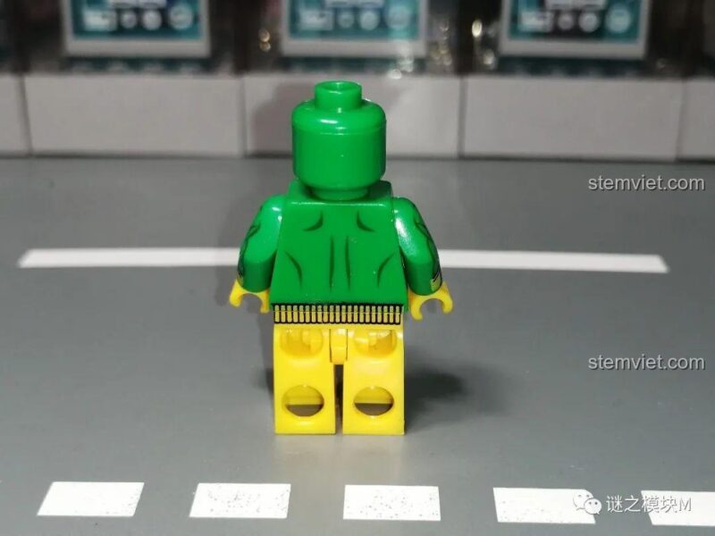 Minifigure Quicksilver trong bộ đồ chơi XINH X0306 Minifigures WandaVision, kèm phụ kiện tia chớp độc đáo, đồ chơi lắp ghép cho bé trai 6 tuổi.