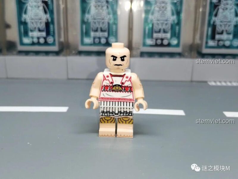 Khuôn mặt của minifigure Lính bộ binh nặng Hy Lạp.