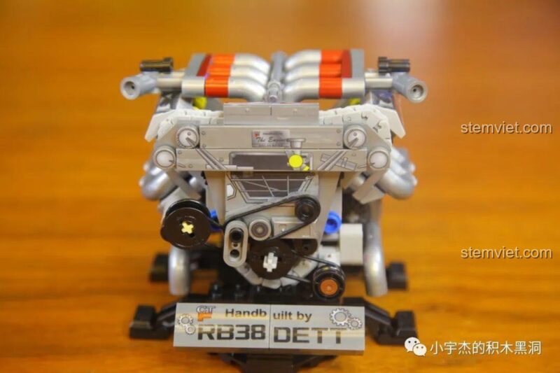 Mô hình động cơ Nissan GTR CaDA 8882 với các chi tiết decal được dán, tăng tính chân thực, đồ chơi mô hình xe đua GTR