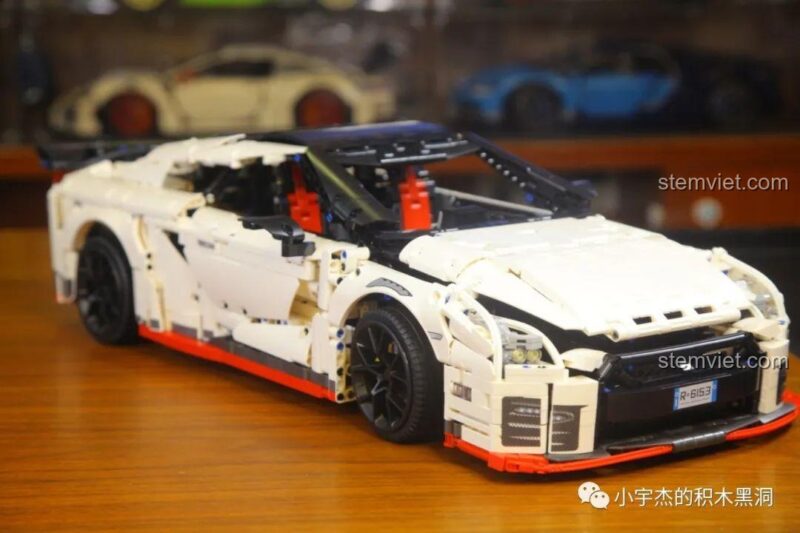 Mô hình Nissan GTR CaDA 8882 nhìn từ bên cạnh, đồ chơi lắp ráp siêu xe GTR