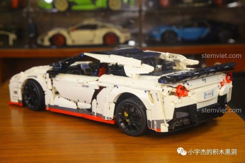 Cả hai cửa của mô hình Nissan GTR CaDA 8882 đều có thể mở dễ dàng, đồ chơi mô hình xe đua GTR