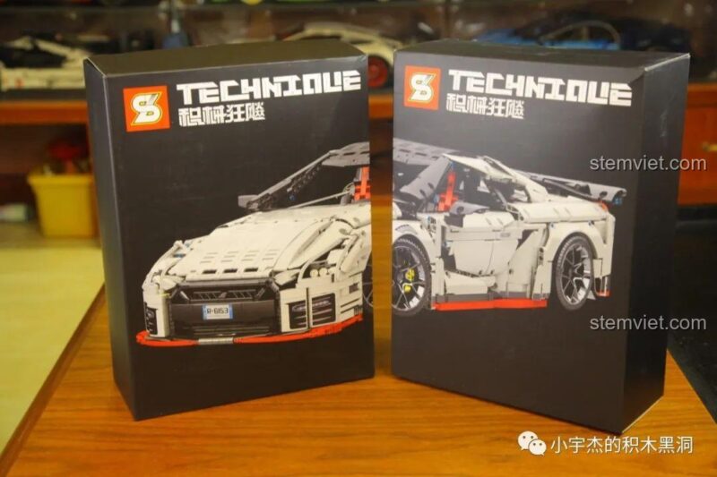 Các hộp nhỏ bên trong bộ lắp ghép Nissan GTR CaDA 8882, không phân biệt A/B rõ ràng, đồ chơi mô hình xe GTR